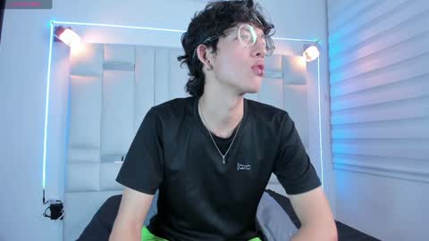 Manuel online show from December 2024 07:39:02 PM
