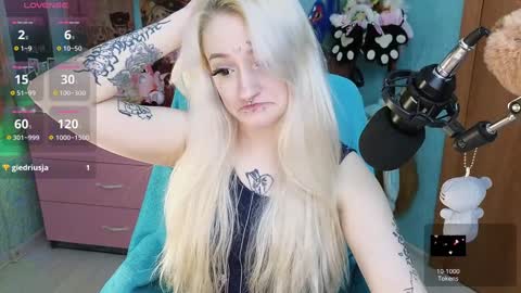 Manuela online show from December 2024 08:21:02 PM