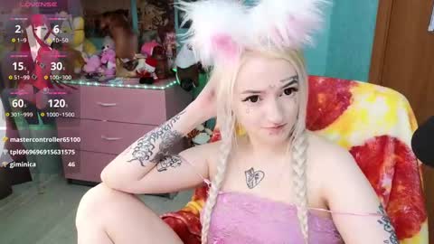 Manuela online show from February 2025 11:27:01 PM