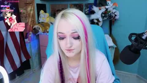 Manuela online show from March 2025 07:45:02 PM