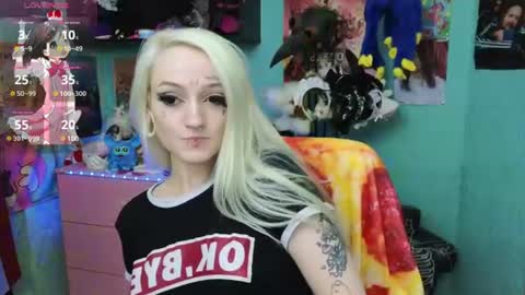 Snapshot of manuela_unicorn chatting on July 2026 08:37:01 PM Manuela online show from July 2026 08:37:01 PM