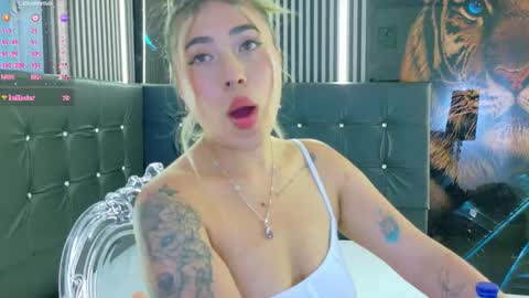 Snapshot of manuelaveelez chatting on October 2025 06:37:01 PM Manuela online show from October 2025 06:37:01 PM