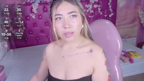 Snapshot of manuelaveelez chatting on November 2025 06:57:02 PM Manuela online show from November 2025 06:57:02 PM