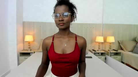 Snapshot of mara_sinclair chatting on June 2026 07:19:02 PM Mara Sinclair online show from June 2026 07:19:02 PM