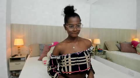 Snapshot of mara_sinclair chatting on June 2026 07:17:02 PM Mara Sinclair online show from June 2026 07:17:02 PM