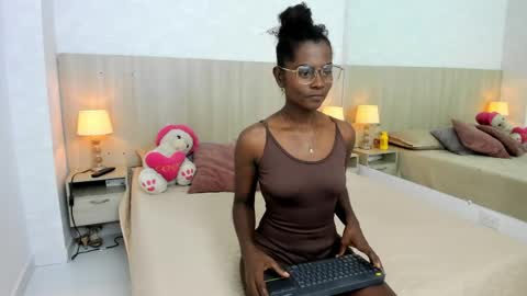 Snapshot of mara_sinclair chatting on June 2026 07:14:01 PM Mara Sinclair online show from June 2026 07:14:01 PM