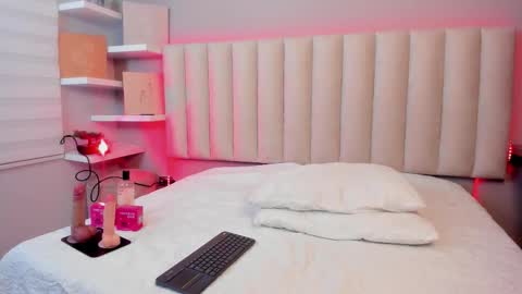 Mara  online show from October 2025 08:49:01 PM