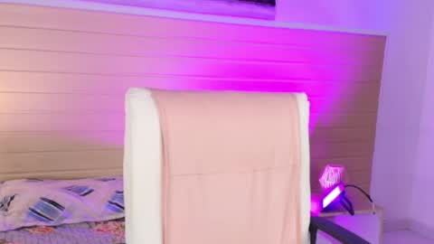 Hi im Mara  online show from April 2026 07:58:01 PM