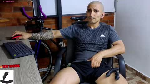 Marck  Independent model  online show from November 2025 01:04:02 AM