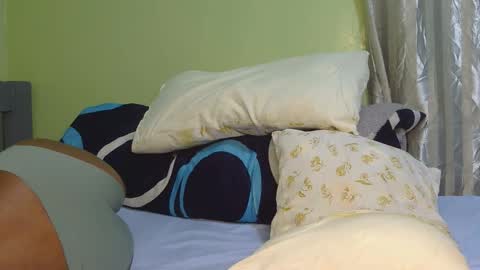 marclyne_cy online show from October 2025 05:44:01 PM