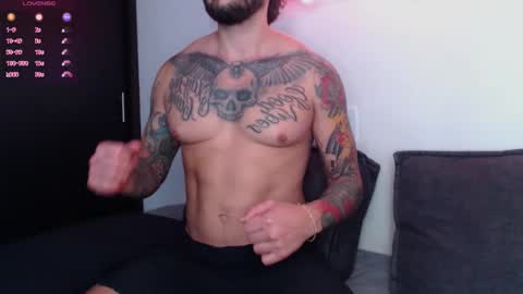 marco_allison43 online show from October 2025 07:02:02 PM