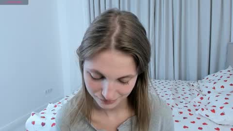 Mia online show from April 2026 07:11:02 PM