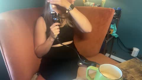 Elle online show from November 2025 01:45:01 PM