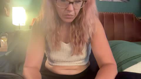 Elle online show from November 2025 09:58:01 PM