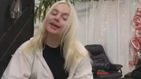 margot_robbie7 online show from February 2025 03:00:02 AM