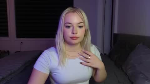 margot_robbie7 online show from October 2025 10:51:02 PM