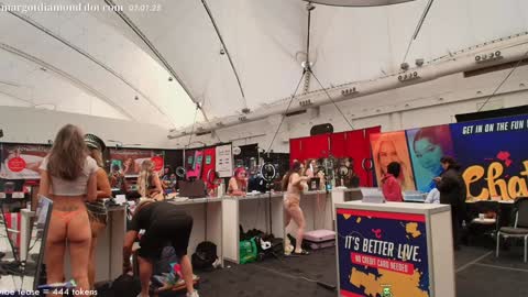 Snapshot of margotdiamond chatting on February 2025 10:02:01 PM online show from February 2025 10:02:01 PM