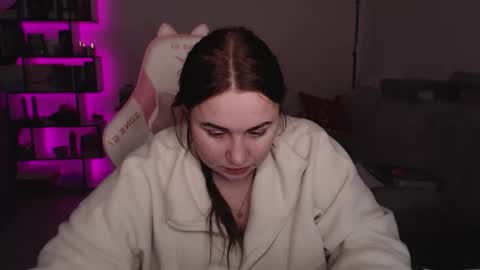 mari moore online show from December 2025 05:02:01 AM