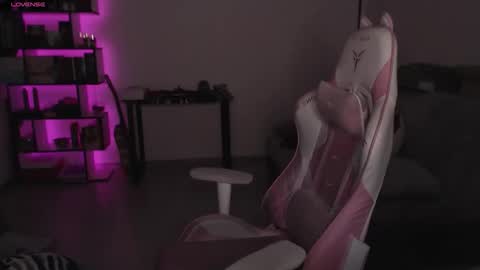 mari moore online show from December 2025 09:00:01 PM