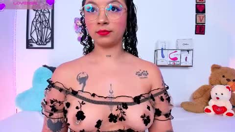 Snapshot of mari_sweett chatting on February 2025 06:37:01 PM Mari Sweett online show from February 2025 06:37:01 PM