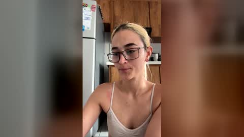 Snapshot of mariam_arango chatting on March 2026 03:59:01 PM mariam_arango online show from March 2026 03:59:01 PM