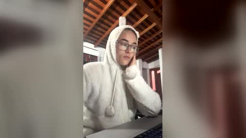 Snapshot of mariam_arango chatting on April 2026 04:48:01 AM mariam_arango online show from April 2026 04:48:01 AM