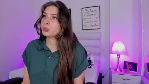 Snapshot of mariam_scott18 chatting on December 2024 01:47:01 AM Mariam online show from December 2024 01:47:01 AM