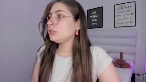 Snapshot of mariam_scott18 chatting on December 2024 01:04:02 AM Mariam online show from December 2024 01:04:02 AM