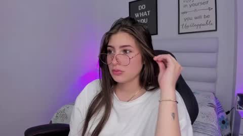 Snapshot of mariam_scott18 chatting on March 2025 08:05:01 PM Mariam online show from March 2025 08:05:01 PM