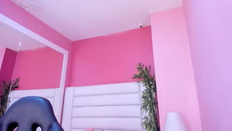 Snapshot of mariam_scott18 chatting on October 2025 02:48:02 AM Mariam online show from October 2025 02:48:02 AM