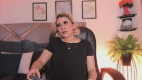 Marian online show from April 2026 07:17:02 PM