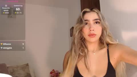 Mariana online show from October 2025 01:14:01 AM