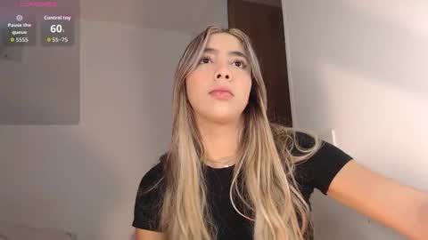 Mariana online show from October 2025 10:43:02 PM