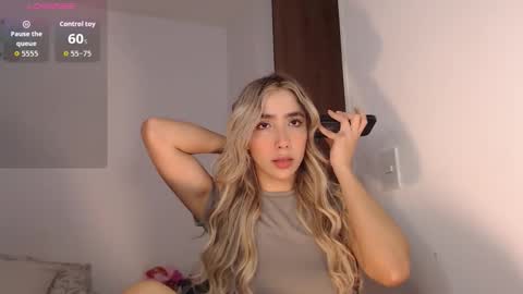 Mariana online show from December 2025 09:57:01 PM