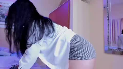 mariana mauricio online show from December 2024 08:56:01 AM