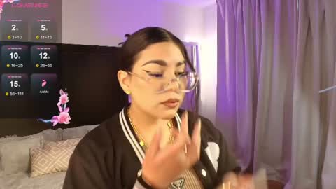 Snapshot of mariana_owen chatting on June 2026 11:52:01 AM online show from June 2026 11:52:01 AM