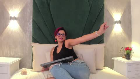 Mariana online show from December 2024 10:58:01 PM