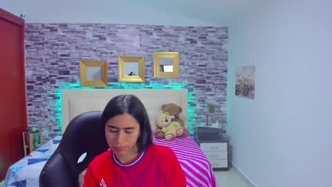 Mariana online show from December 2024 09:11:01 PM