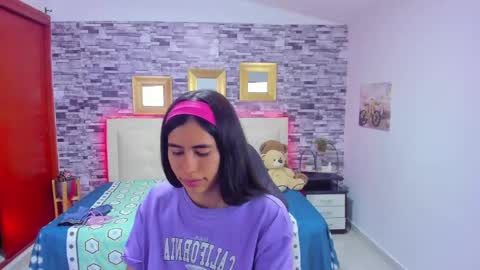 Mariana online show from December 2024 01:22:01 AM