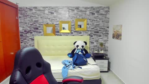 Mariana online show from January 2025 08:33:01 PM