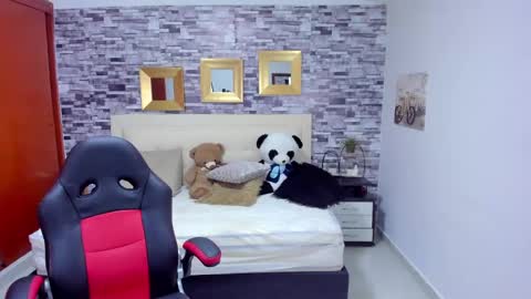 Mariana online show from February 2025 09:33:01 PM