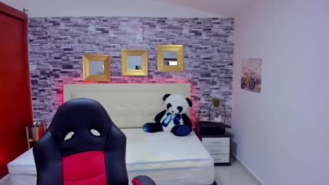 Mariana online show from February 2025 09:23:01 PM