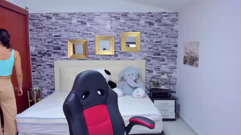 Mariana online show from March 2025 07:54:01 PM