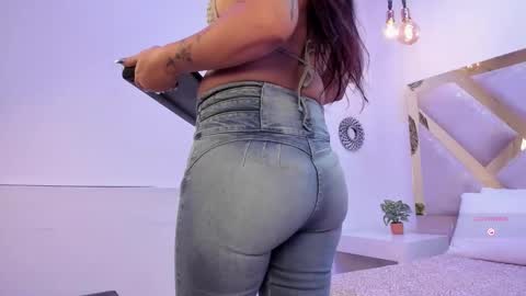 Marianee Rousse  online show from October 2025 10:31:01 PM