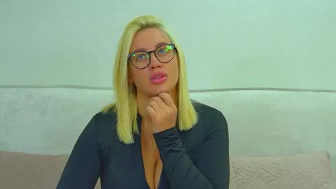 Snapshot of marianeumann chatting on April 2026 06:31:02 AM Maria online show from April 2026 06:31:02 AM