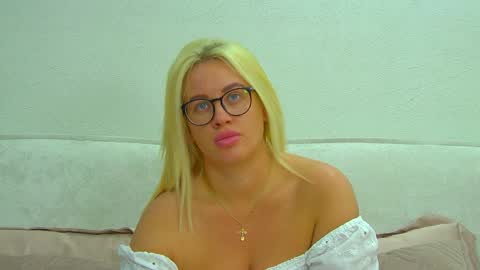 Snapshot of marianeumann chatting on May 2026 06:24:01 PM Maria online show from May 2026 06:24:01 PM