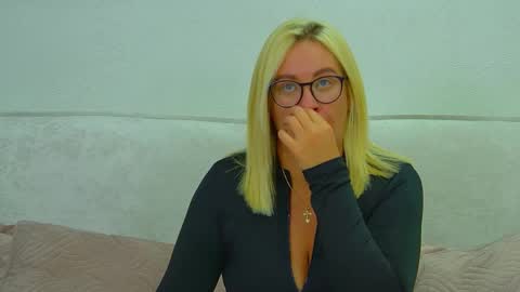 Snapshot of marianeumann chatting on May 2026 07:25:01 AM Maria online show from May 2026 07:25:01 AM