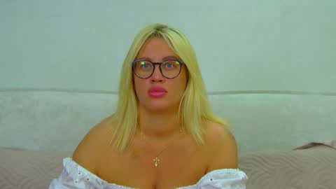 Snapshot of marianeumann chatting on May 2026 06:07:01 AM Maria online show from May 2026 06:07:01 AM