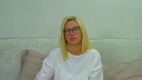 Snapshot of marianeumann chatting on May 2026 06:19:02 AM Maria online show from May 2026 06:19:02 AM