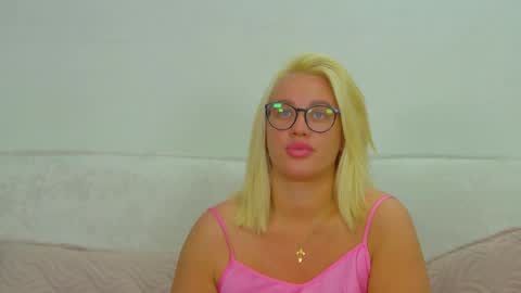 Snapshot of marianeumann chatting on May 2026 06:07:01 AM Maria online show from May 2026 06:07:01 AM